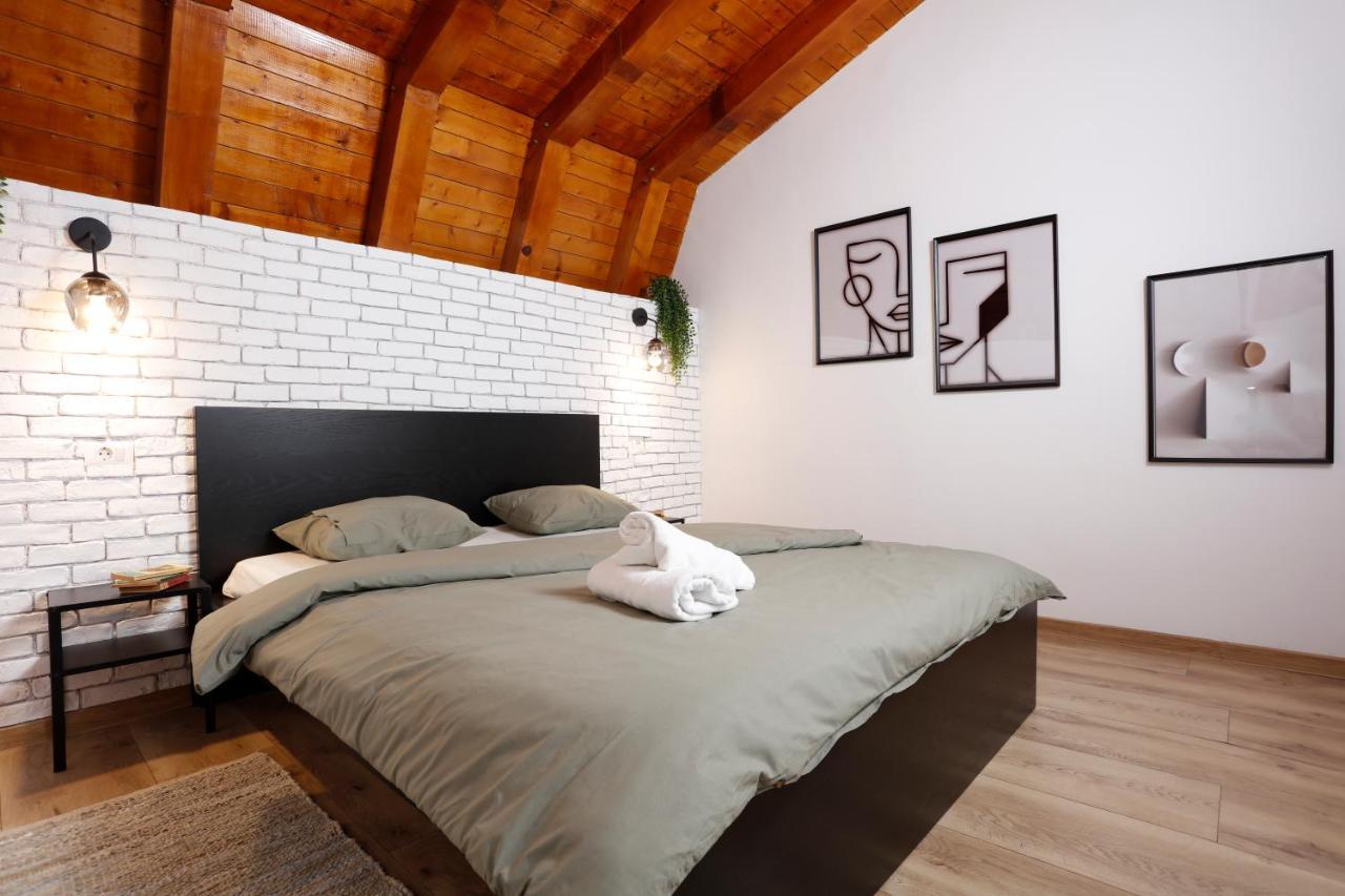 One Love Central Cottage Bucarest Esterno foto