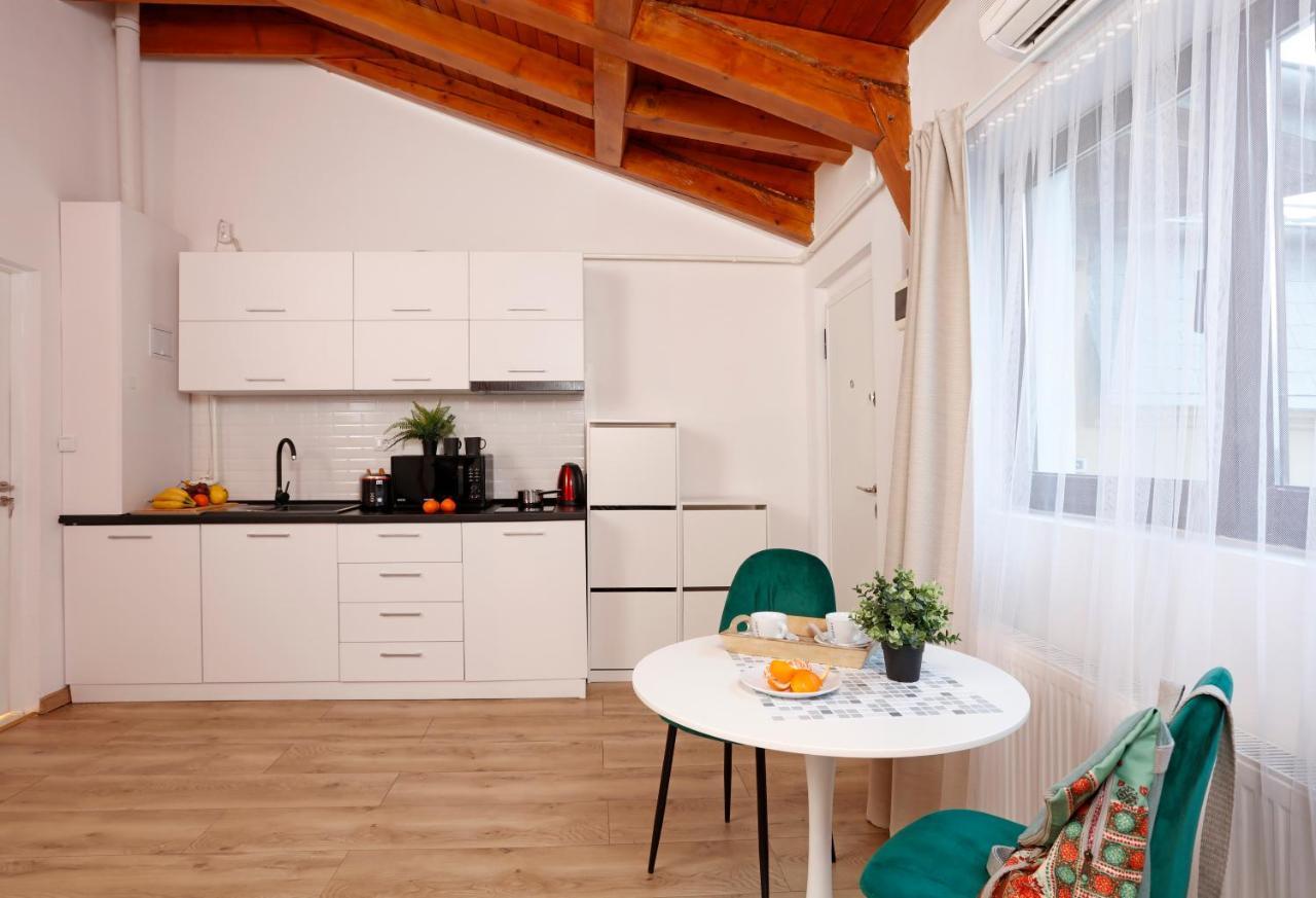 One Love Central Cottage Bucarest Esterno foto